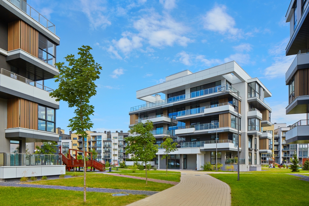 New,Modern,Block,Of,Flats,In,Green,Area.,Residential,Apartment