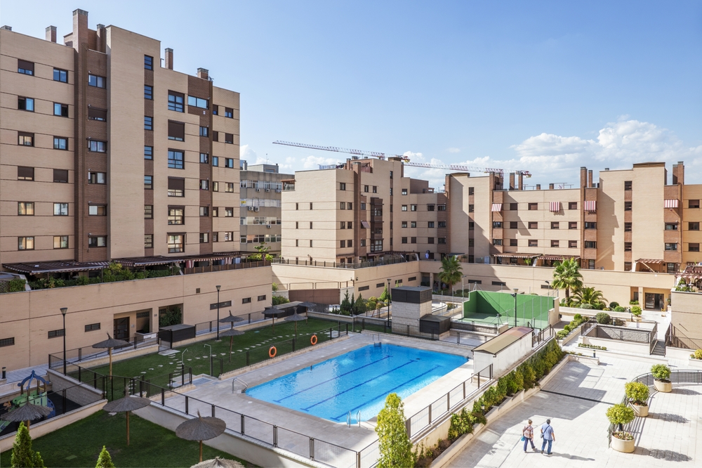 Common,Areas,Of,An,Urbanization,With,Swimming,Pools,,Benches,And